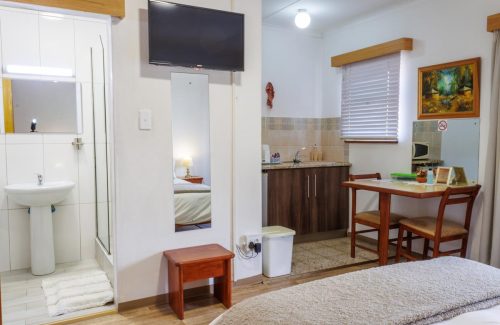 Room-8---Kitchenette